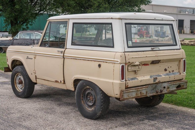 Unknown-Bronco-1966-Sahara-Beige-exterio-Tan-28