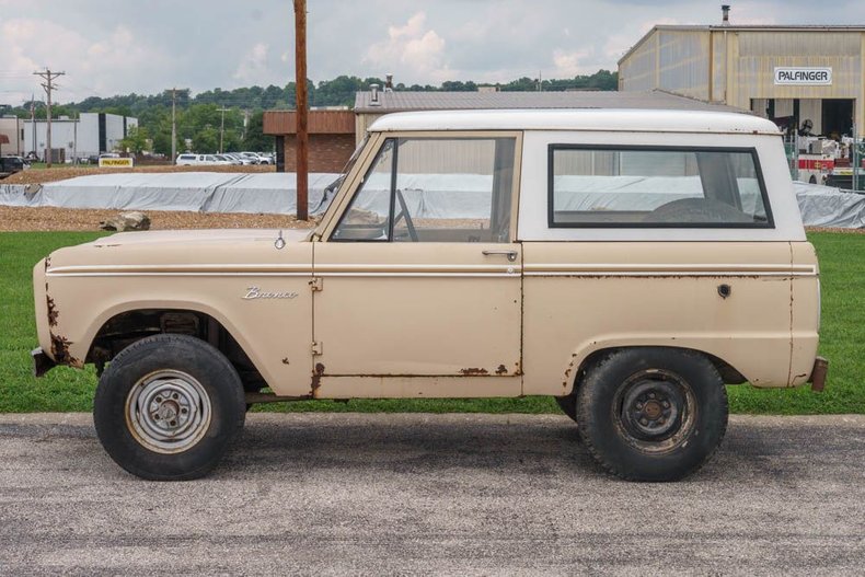 Unknown-Bronco-1966-Sahara-Beige-exterio-Tan-29