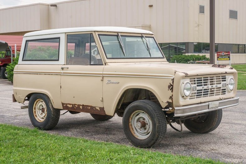 Unknown-Bronco-1966-Sahara-Beige-exterio-Tan-3