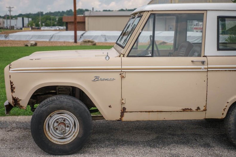 Unknown-Bronco-1966-Sahara-Beige-exterio-Tan-31