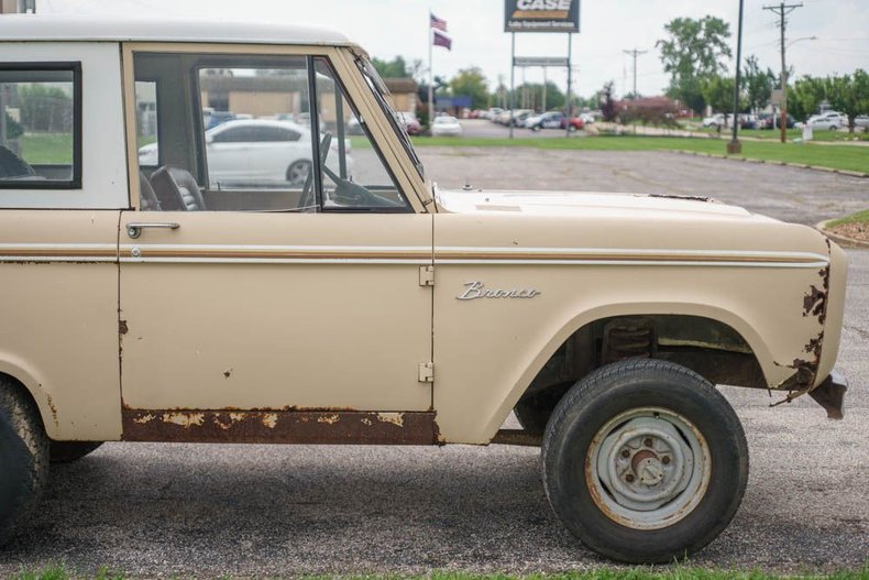 Unknown-Bronco-1966-Sahara-Beige-exterio-Tan-32