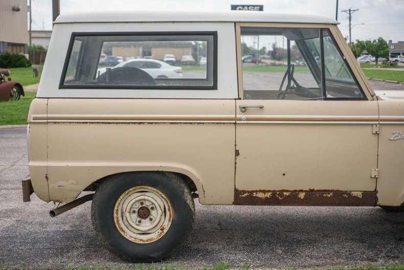 Unknown-Bronco-1966-Sahara-Beige-exterio-Tan-33