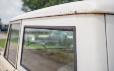 Unknown-Bronco-1966-Sahara-Beige-exterio-Tan-38