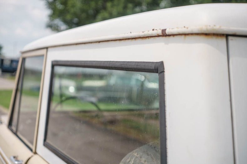 Unknown-Bronco-1966-Sahara-Beige-exterio-Tan-38