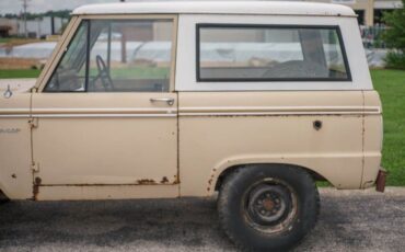 Unknown-Bronco-1966-Sahara-Beige-exterio-Tan-4