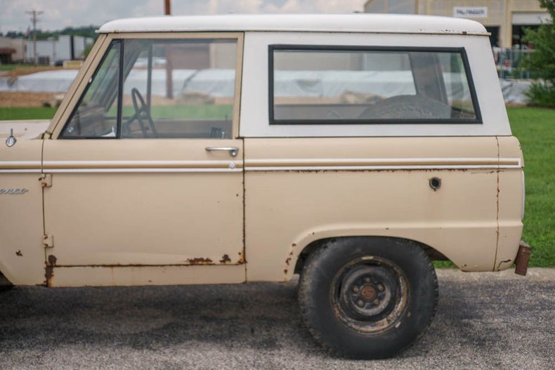 Unknown-Bronco-1966-Sahara-Beige-exterio-Tan-4