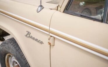 Unknown-Bronco-1966-Sahara-Beige-exterio-Tan-41