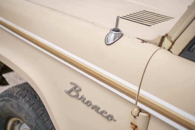 Unknown-Bronco-1966-Sahara-Beige-exterio-Tan-43