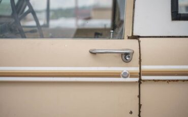 Unknown-Bronco-1966-Sahara-Beige-exterio-Tan-44