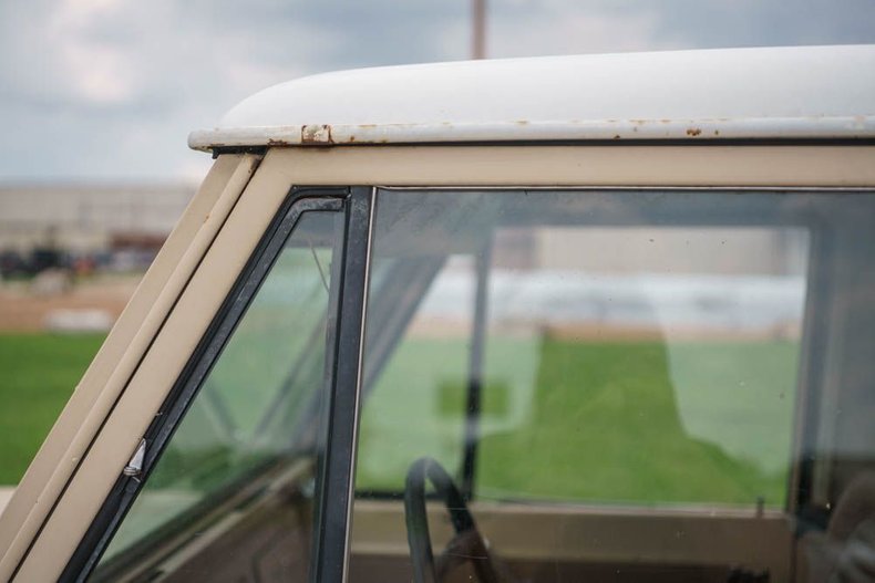 Unknown-Bronco-1966-Sahara-Beige-exterio-Tan-45