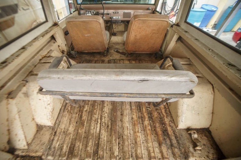 Unknown-Bronco-1966-Sahara-Beige-exterio-Tan-47