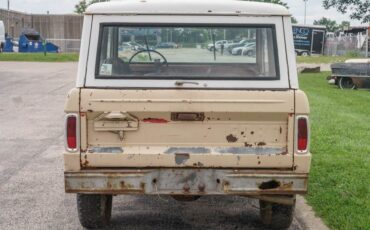 Unknown-Bronco-1966-Sahara-Beige-exterio-Tan-7