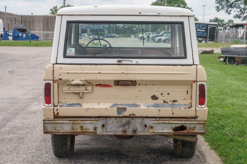 Unknown-Bronco-1966-Sahara-Beige-exterio-Tan-7