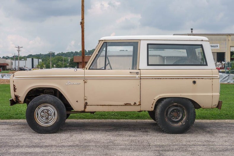 Unknown-Bronco-1966-Sahara-Beige-exterio-Tan-9