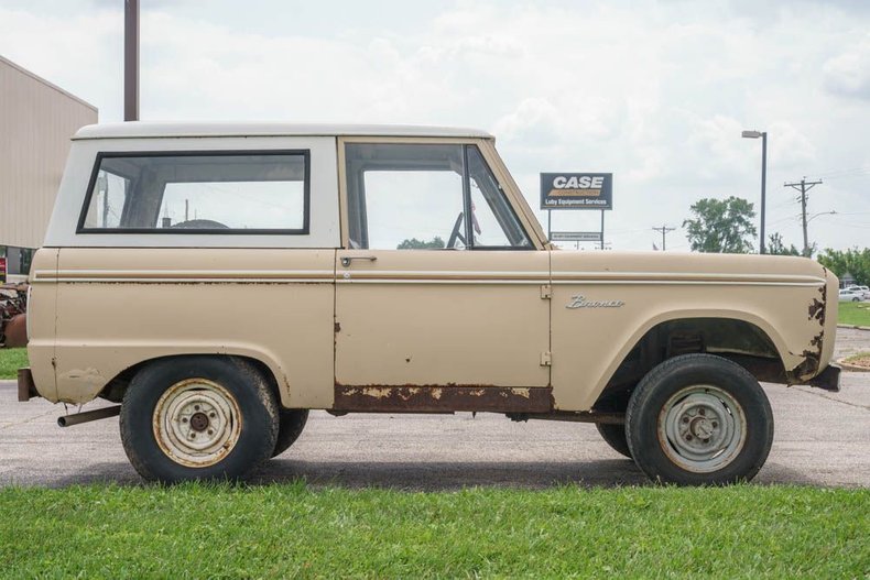 Unknown-Bronco-1966-Sahara-Beige-exterio-Tan