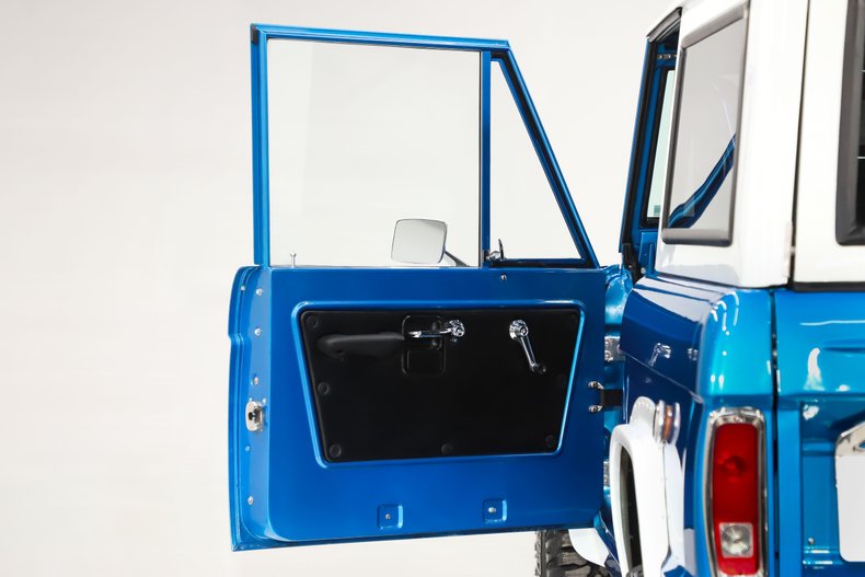 Unknown-Bronco-1966-Velocity-Blue-Metall-Black-19
