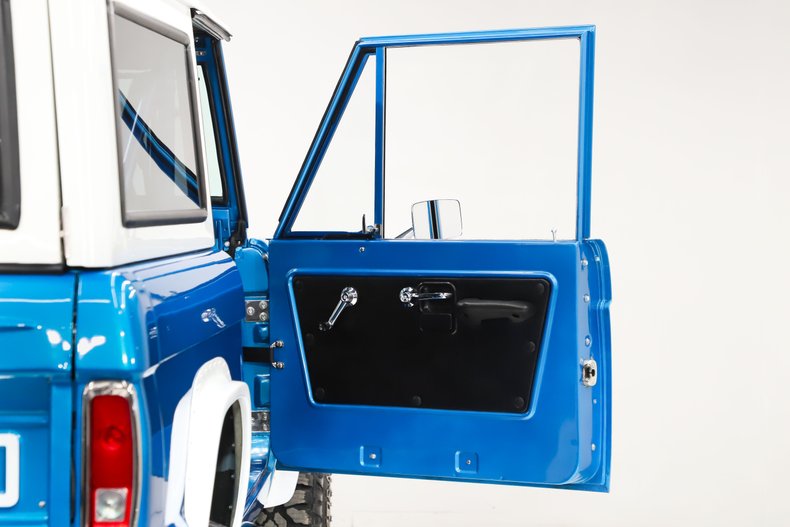 Unknown-Bronco-1966-Velocity-Blue-Metall-Black-6