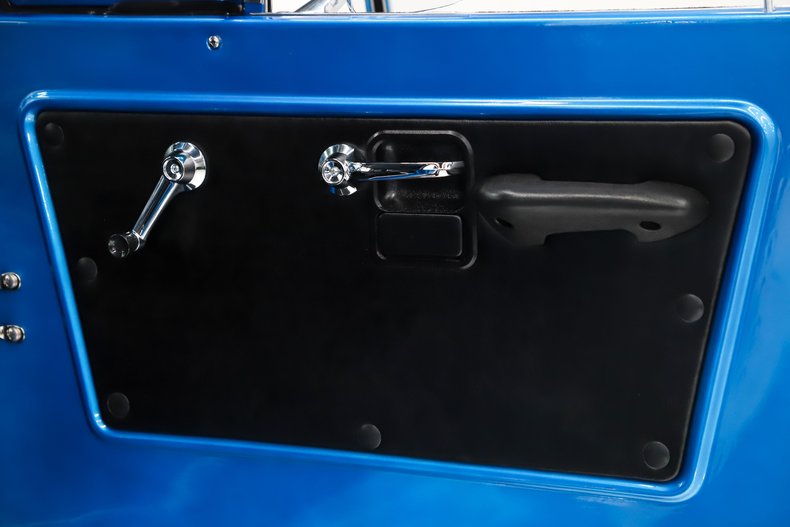 Unknown-Bronco-1966-Velocity-Blue-Metall-Black-7