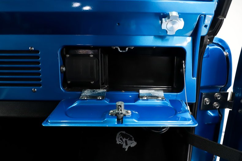 Unknown-Bronco-1966-Velocity-Blue-Metall-Black-9