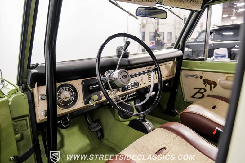 Unknown-Bronco-1968-Lime-Gold-Metallic-Saddle-2