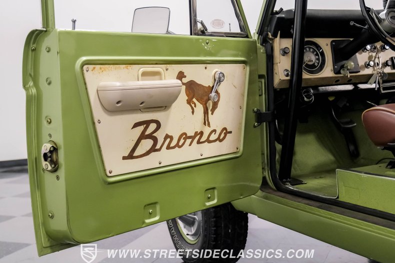 Unknown-Bronco-1968-Lime-Gold-Metallic-Saddle-35