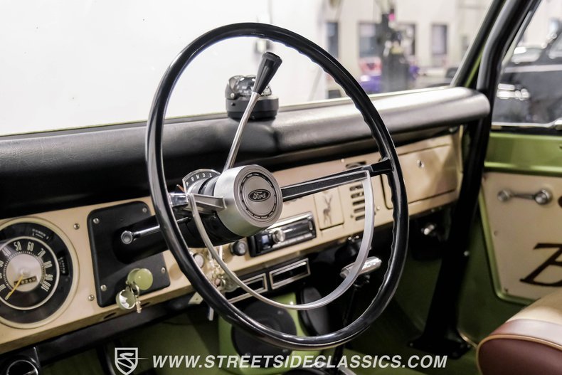 Unknown-Bronco-1968-Lime-Gold-Metallic-Saddle-37