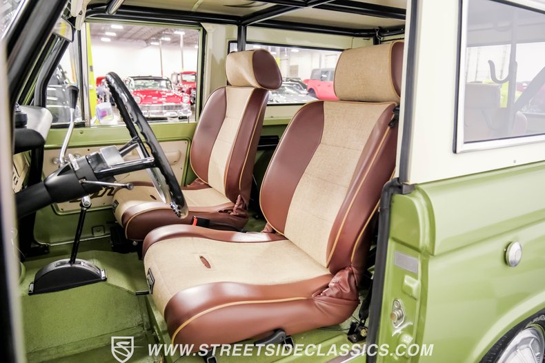 Unknown-Bronco-1968-Lime-Gold-Metallic-Saddle-43
