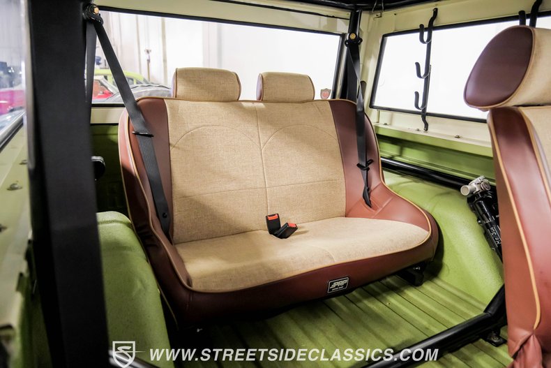 Unknown-Bronco-1968-Lime-Gold-Metallic-Saddle-44