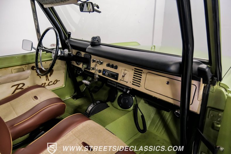 Unknown-Bronco-1968-Lime-Gold-Metallic-Saddle-47