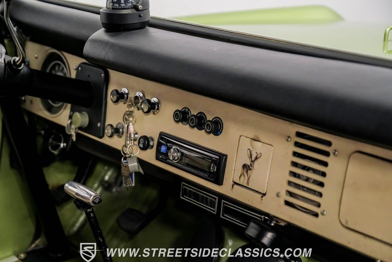 Unknown-Bronco-1968-Lime-Gold-Metallic-Saddle-48