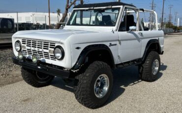 Unknown-Bronco-1968-White-Black-Leather-10