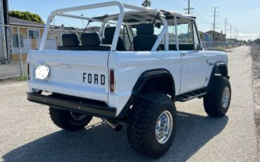 Unknown-Bronco-1968-White-Black-Leather-2