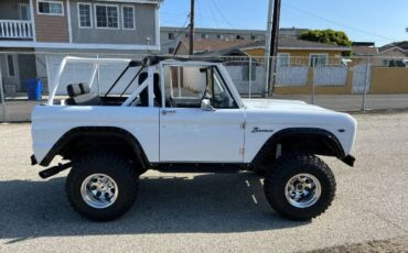 Unknown-Bronco-1968-White-Black-Leather-3
