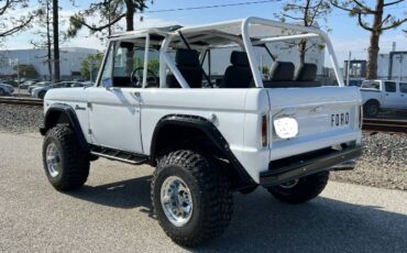 Unknown-Bronco-1968-White-Black-Leather-7