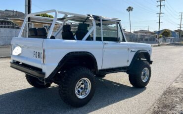 Unknown-Bronco-1968-White-Black-Leather-9