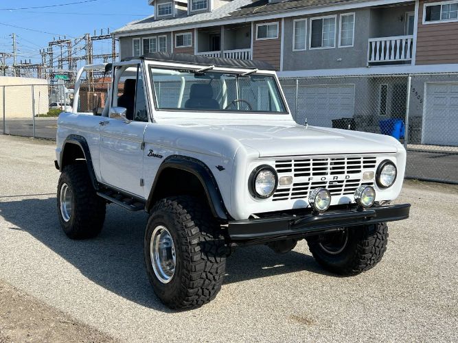 Unknown-Bronco-1968-White-Black-Leather
