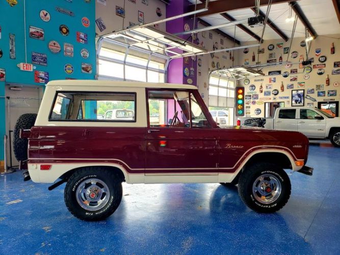 Unknown-Bronco-1969-Burgundy-White-21