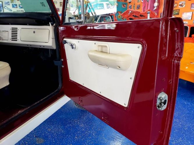 Unknown-Bronco-1969-Burgundy-White-27