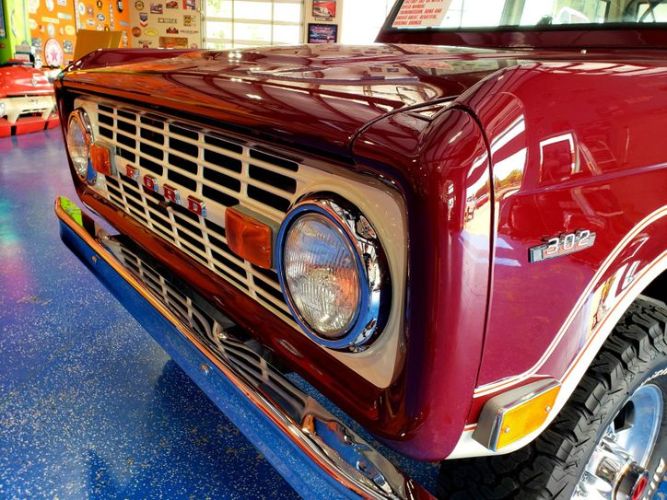 Unknown-Bronco-1969-Burgundy-White-3