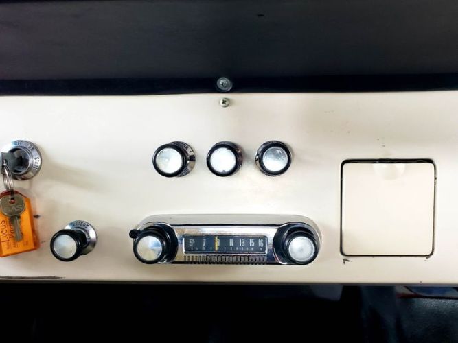 Unknown-Bronco-1969-Burgundy-White-7