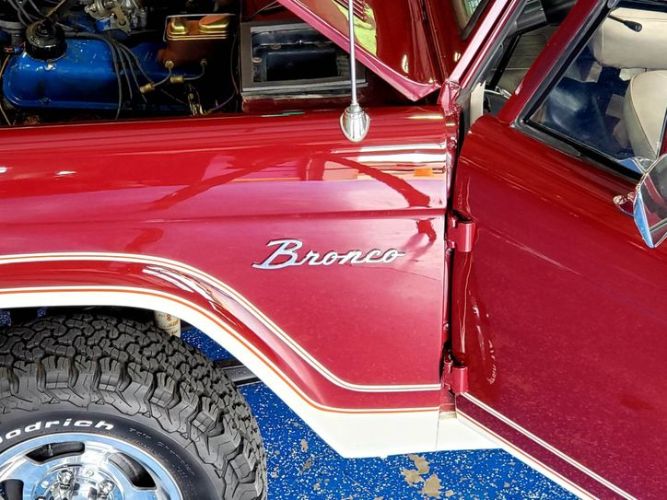 Unknown-Bronco-1969-Burgundy-White-8