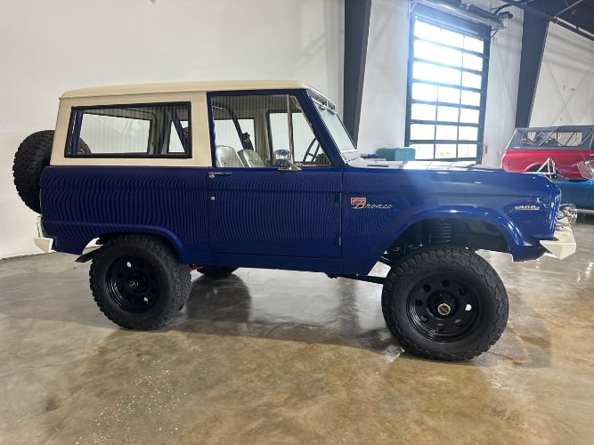 Unknown-Bronco-1969-Dark-Blue-Parchment-2