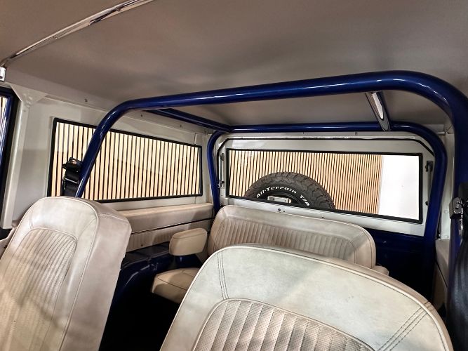 Unknown-Bronco-1969-Dark-Blue-Parchment-32