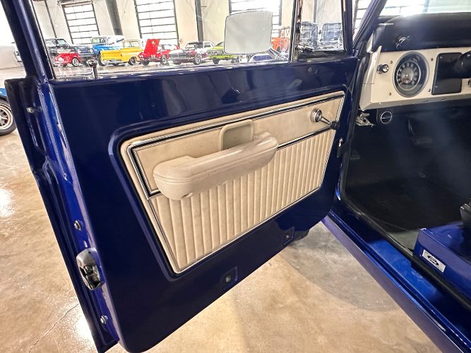 Unknown-Bronco-1969-Dark-Blue-Parchment-36