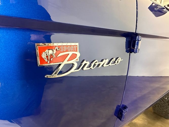 Unknown-Bronco-1969-Dark-Blue-Parchment-40
