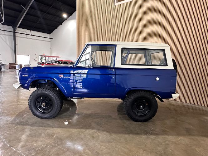 Unknown-Bronco-1969-Dark-Blue-Parchment-42
