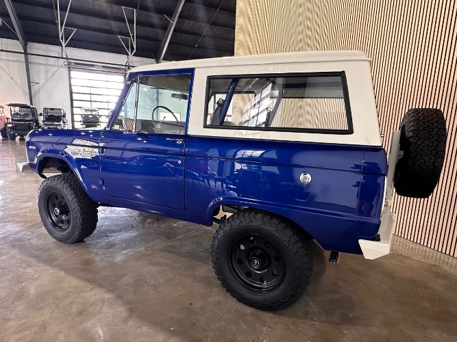 Unknown-Bronco-1969-Dark-Blue-Parchment-43