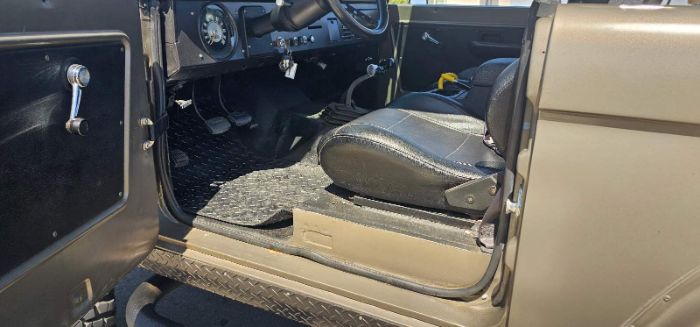 Unknown-Bronco-1969-Gray-Black-13
