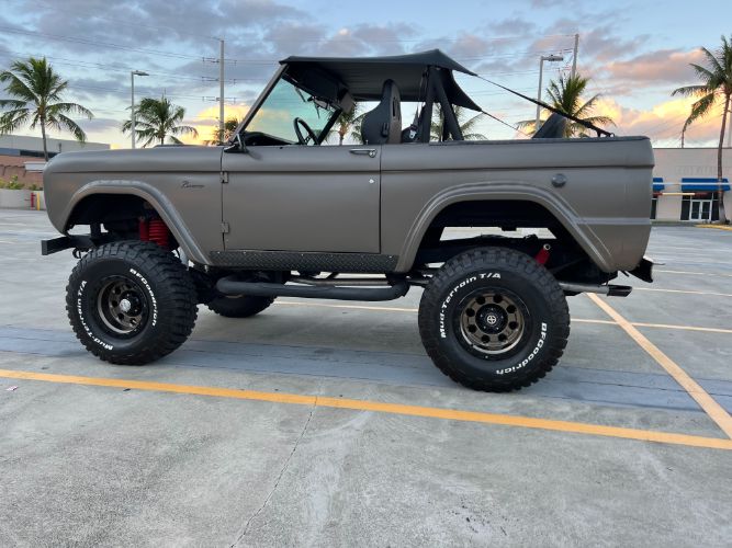 Unknown-Bronco-1969-Gray-Black-2