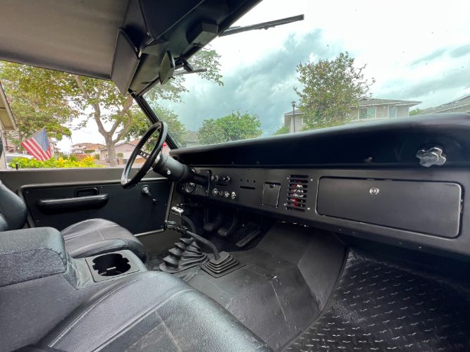 Unknown-Bronco-1969-Gray-Black-27